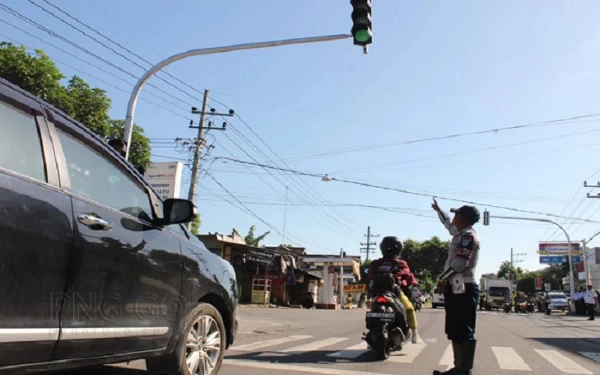 Dishub Ponorogo Pasang Traffic Light di Simpang Empat Brahu untuk Kurangi Kepadatan Arus Lalu Lintas