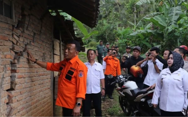 Puluhan Warga Bekiring Ponorogo Terancam Tanah Gerak, Direlokasi dan Dijenguk Bupati, Butuh Hunian Sementara